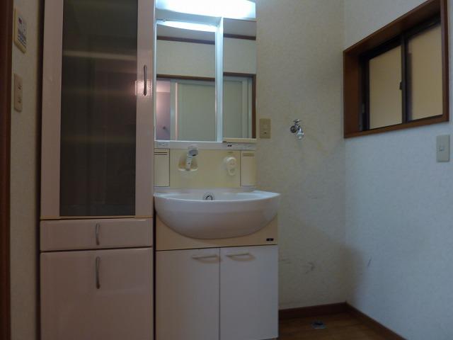 Wash basin, toilet.  ☆ Wash basin ☆ 