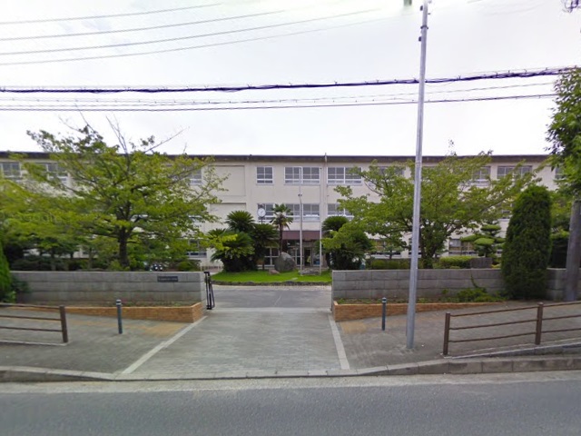 Junior high school. 1760m to Kaizuka Municipal first junior high school (junior high school)