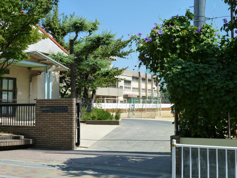 Junior high school. Municipal Kishiki Junior High School <Kishiwada> up to 1900m