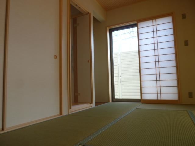 Other Equipment. There is alcove and a Buddhist altar room with a door in addition to the closet in the Japanese-style room, Full specifications.
