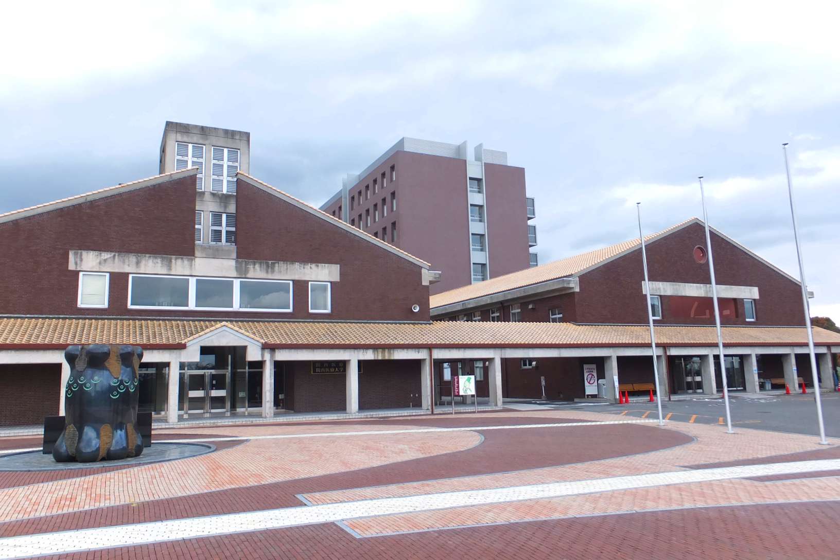 University ・ Junior college. Private Kansai Medical University (University ・ 2186m up to junior college)