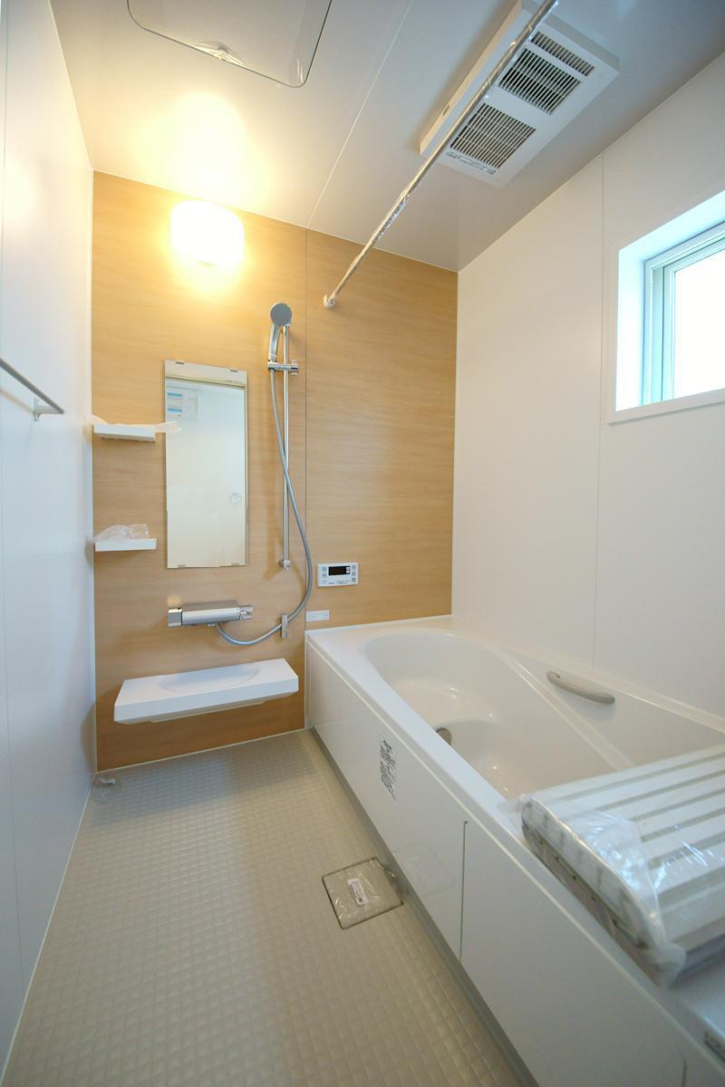 Same specifications photo (bathroom). December 2013 shooting