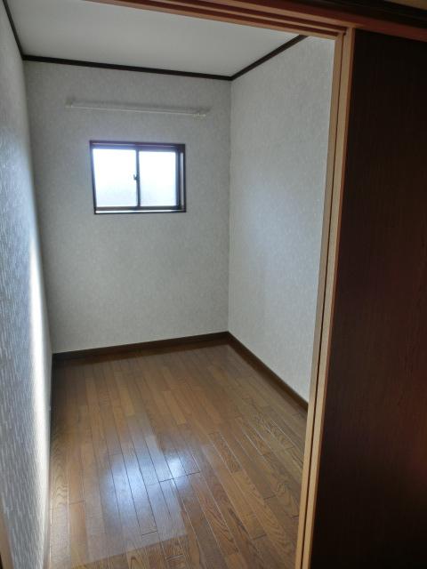 Non-living room. Storeroom 3 Pledge. It is recommended to those who a lot of luggage!
