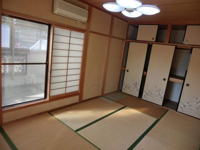 Non-living room. Japanese-style room 7.5 quires. This room also contained plenty of. Day is also good