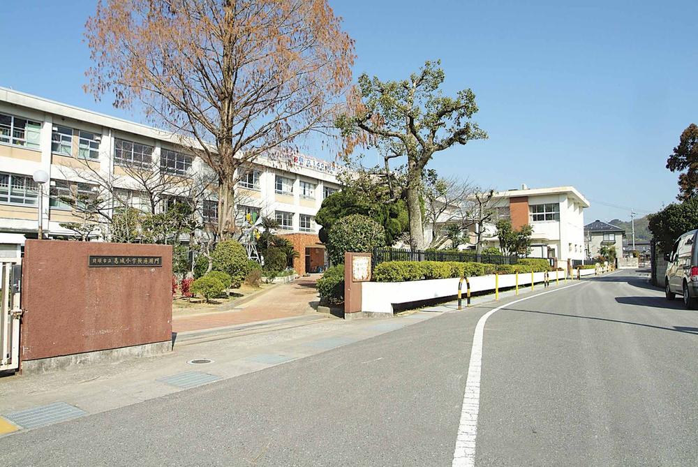 Primary school. Katsuragi to elementary school 60m