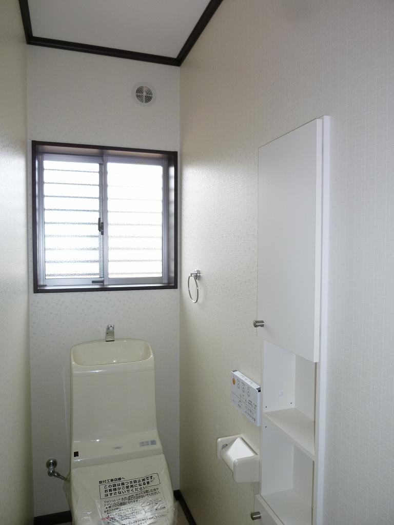Other Equipment. Toilet with convenient storage to put away the stock of cleaning tools and equipment. Also Katazuki refreshing narrow space.