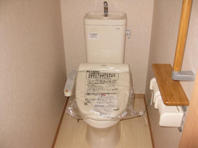 Toilet. The first floor toilet ☆