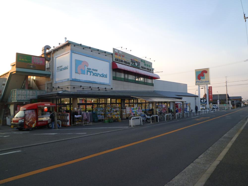 Supermarket. Not troubled in every day of shopping and an 8-minute walk from the 592m super until Bandai Sechigo shop.