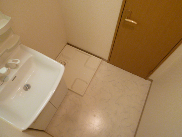 Washroom. Happy is with shampoo dresser ☆ 