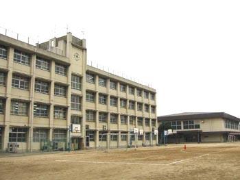 Junior high school. 1360m to Kashiwabara Municipal Tamate junior high school