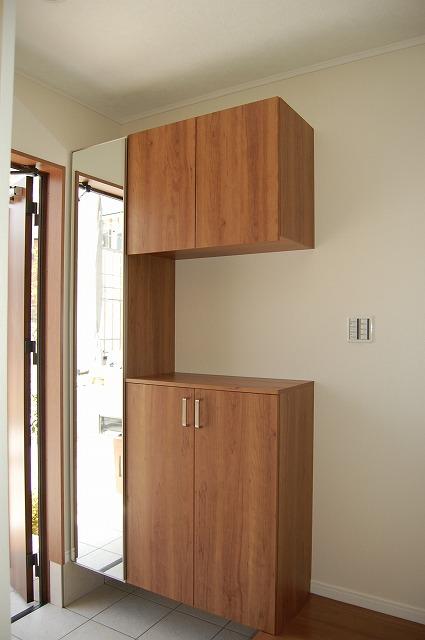 Same specifications photos (Other introspection). It is the front door storage standard