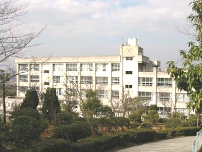 Junior high school. 1630m to Kashiwabara Municipal Ken Shimokita junior high school