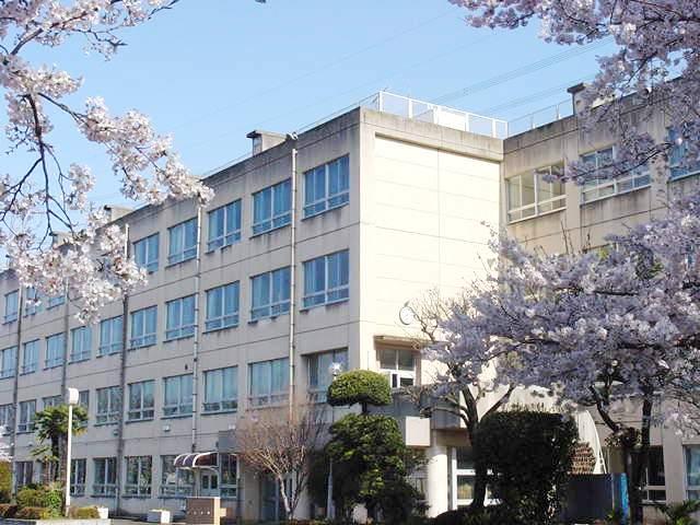 Junior high school. 841m until Kashiwabara Municipal Kashiwabara junior high school