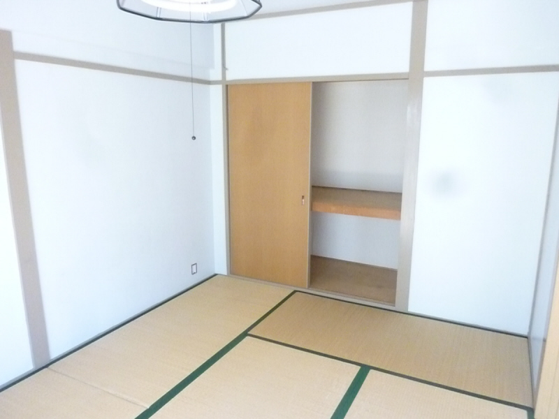 Living and room. It Japanese-style room is calm