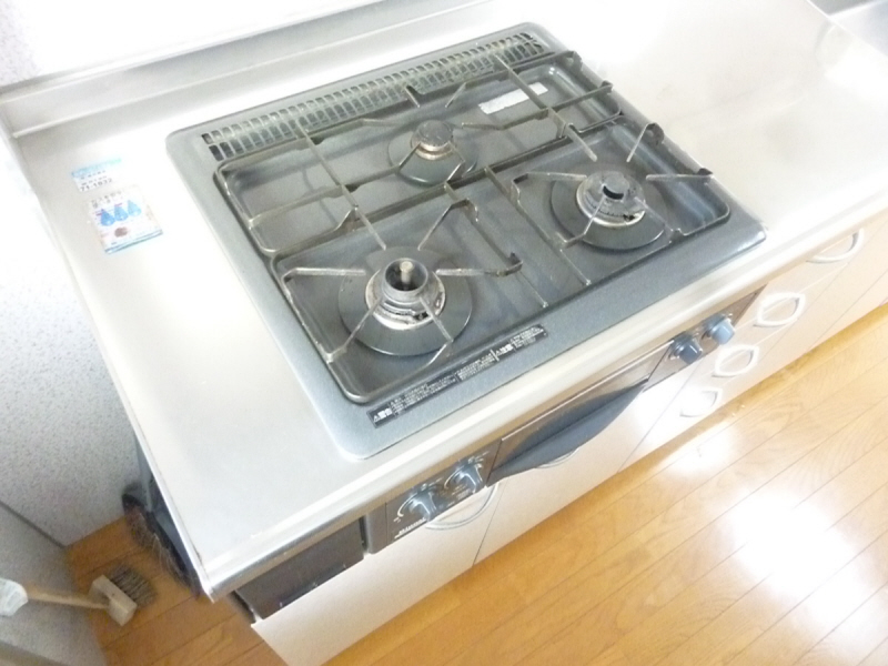 Kitchen. 3-neck gas stove with