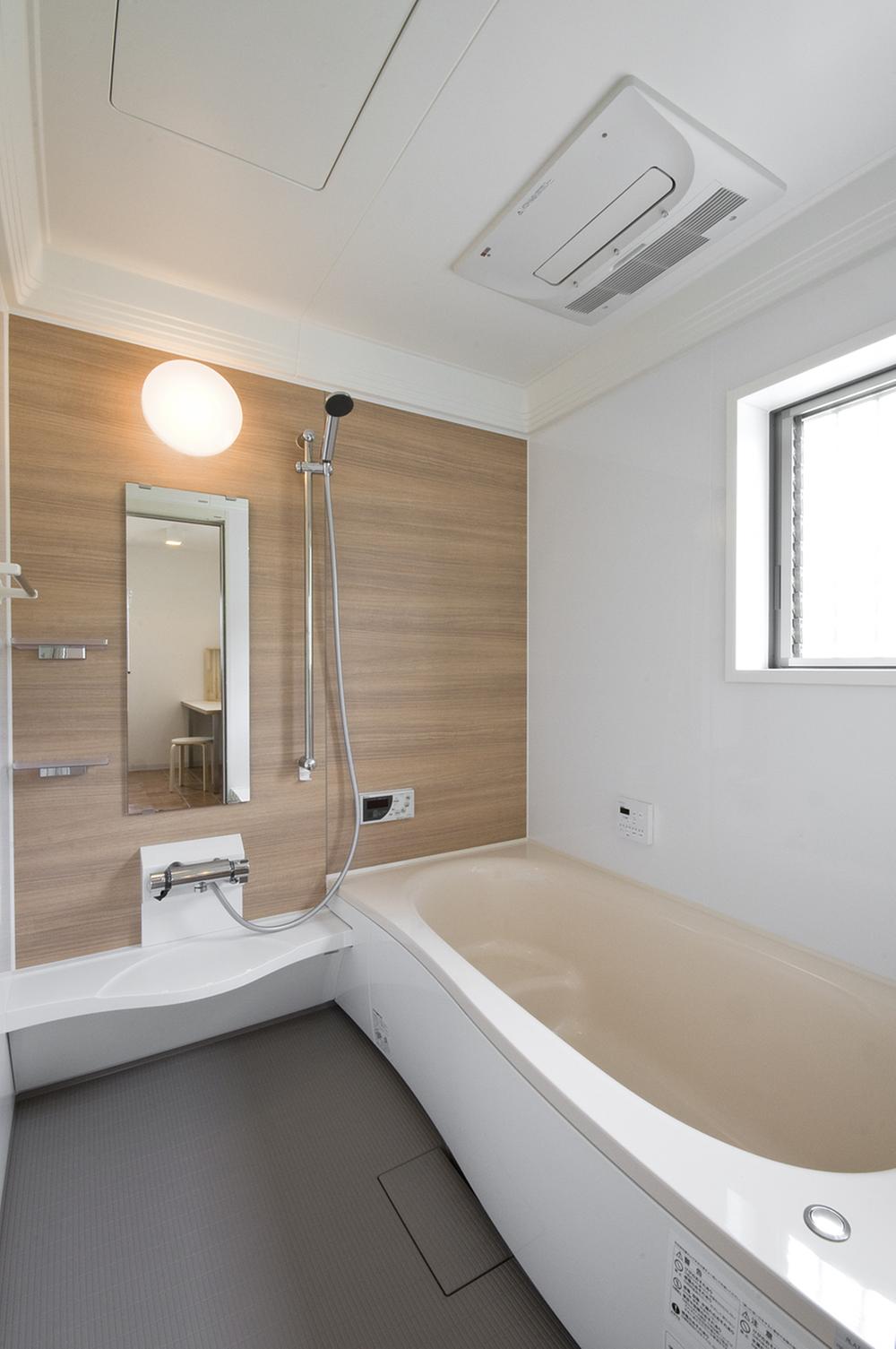 Bathroom. Spacious bathroom that will heal the fatigue of the day. Model house