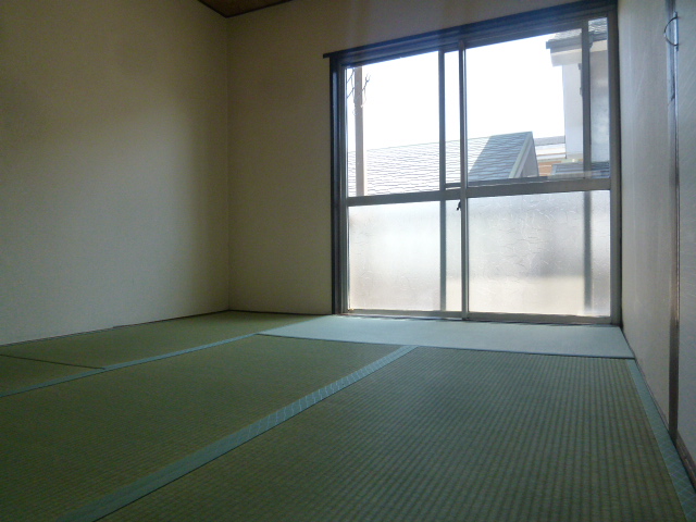 Other room space. This your rent is in the inclusive common expenses in this floor plan! It is recommended! ! 