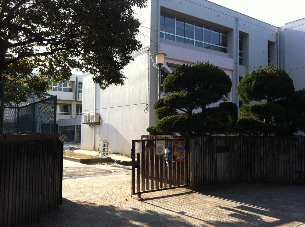 Primary school. Katano Municipal Kuraji to elementary school 655m