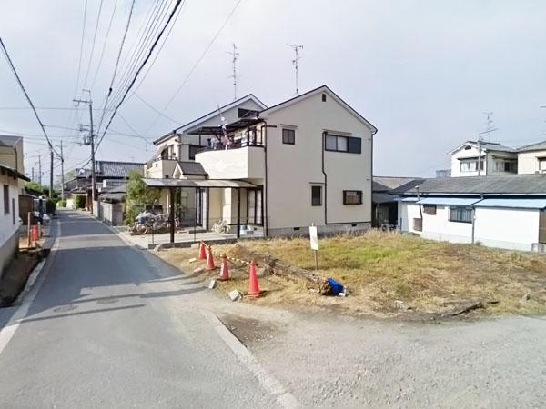 Local photos, including front road. Secondary road