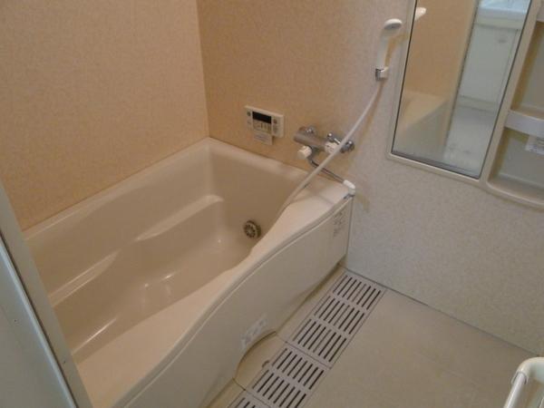 Bath. Bathroom with Reheating function
