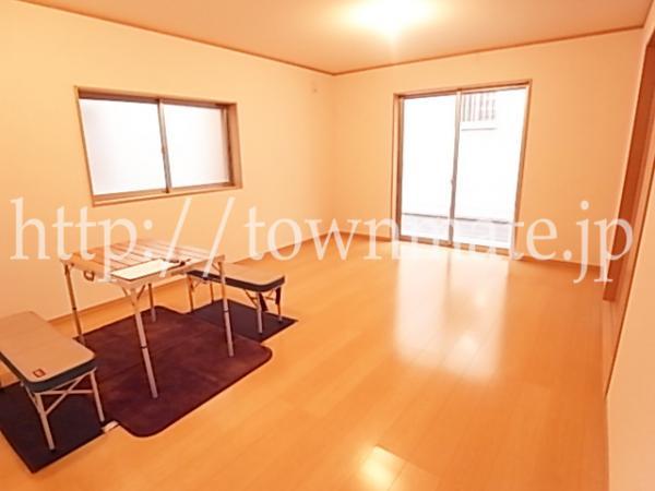 Same specifications photos (living). Spacious living room with a space