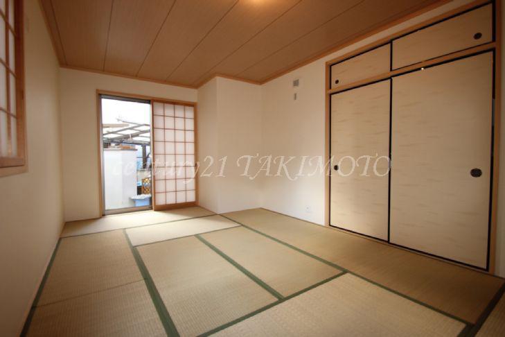 Non-living room. Japanese-style room is spacious 9 quires more!