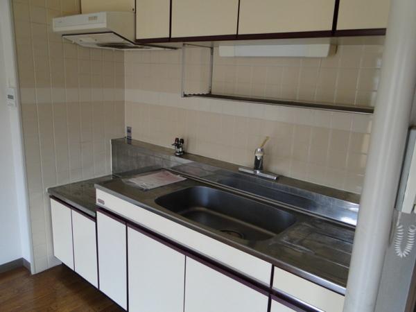 Kitchen. Gas stove can be installed in the kitchen is also a problem that seems yield capacity! 