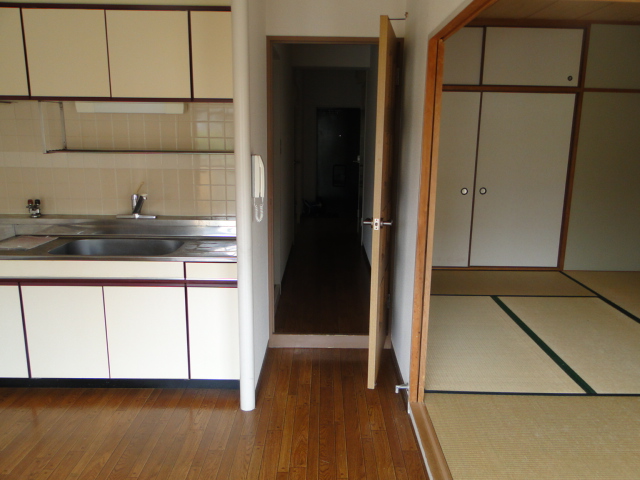 Living and room. kitchen ・ Next to the living room there is a 6 quires Japanese-style arrangement