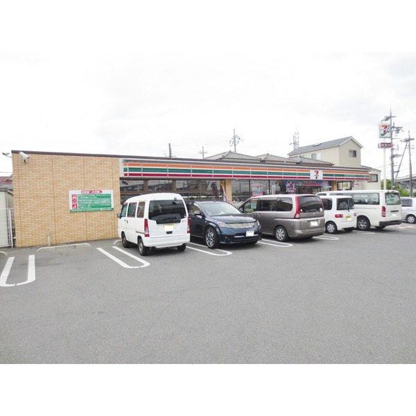 Convenience store. Seven-Eleven Hirakata Nasuzukuriminami the town store (convenience store) to 210m