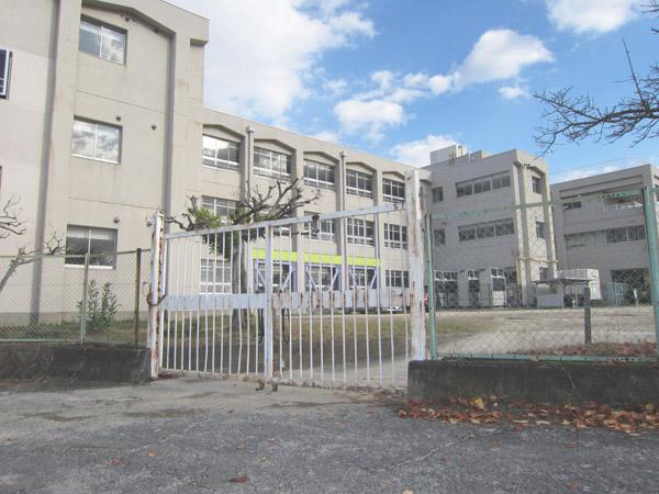 Primary school. Katano Municipal Fujigao to elementary school 883m