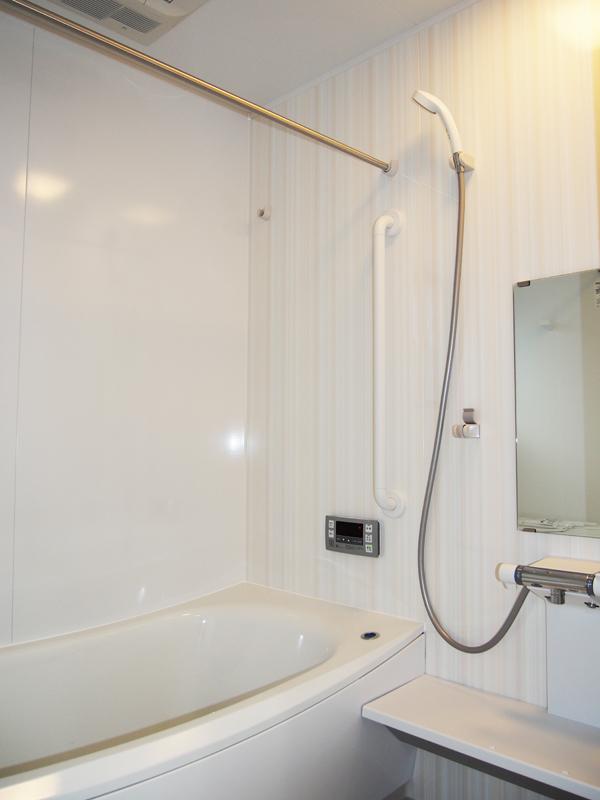 Bathroom. There is bright and clean with a white base (No. 2 locations)