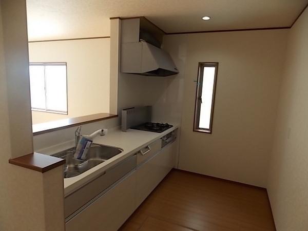 Kitchen. Functional face-to-face kitchen with under-floor storage + system Kitchen