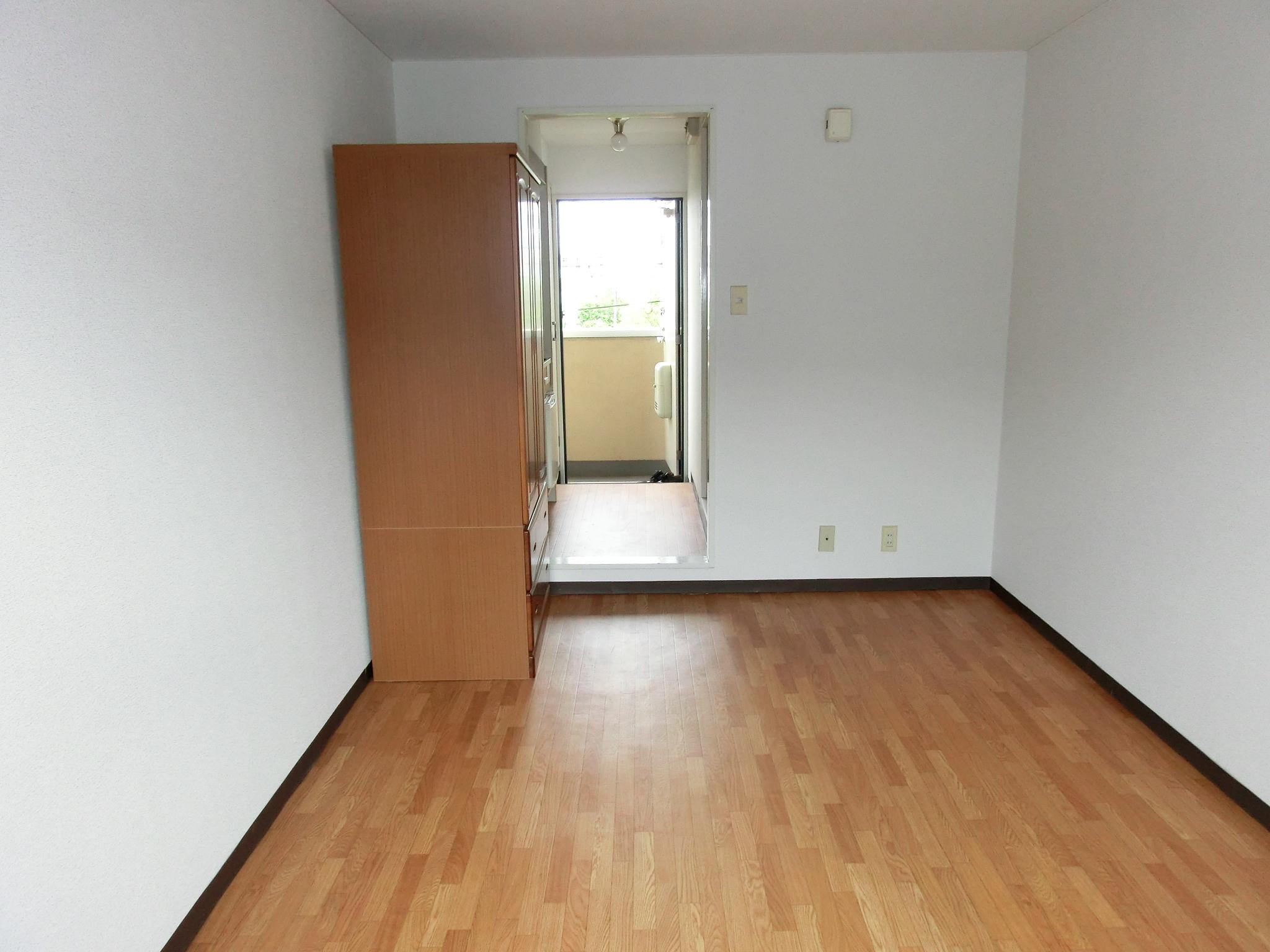 Living and room. Western-style 6 Pledge