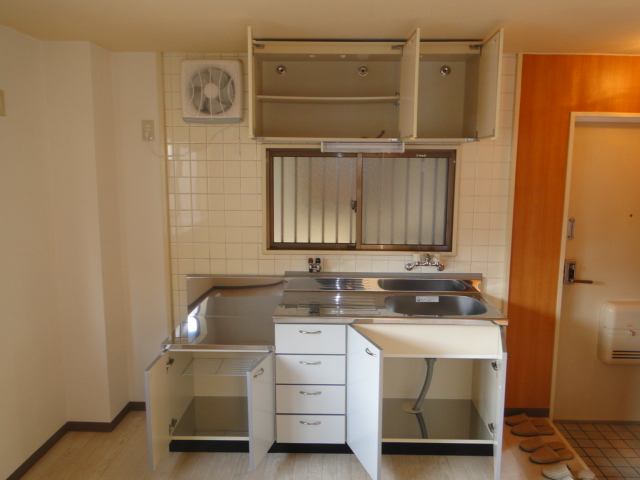 Kitchen. Kitchen storage capacity abundant gas stove can be installed