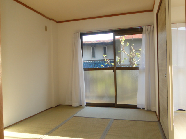 Other room space. There Japanese-style room about 6 Pledge of calm atmosphere