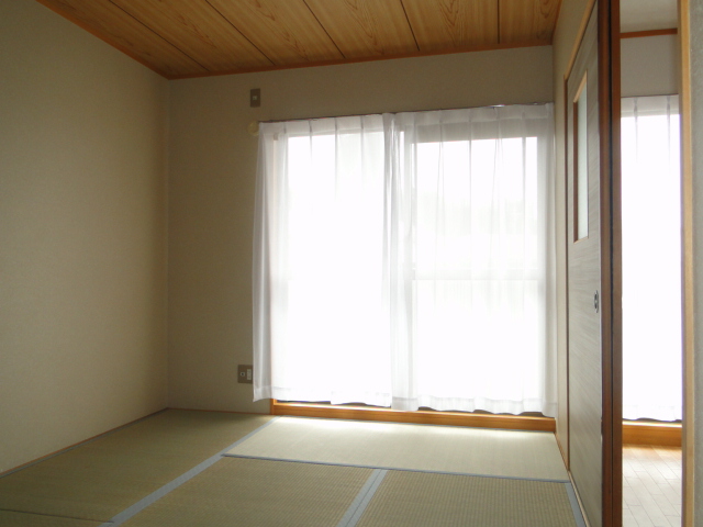 Other room space. Japanese-style room of calm atmosphere day also looks good