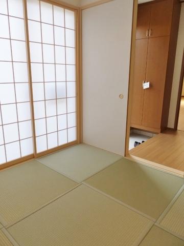 Non-living room. Japanese-style room 4.5 Pledge