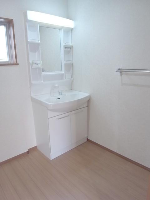 Wash basin, toilet