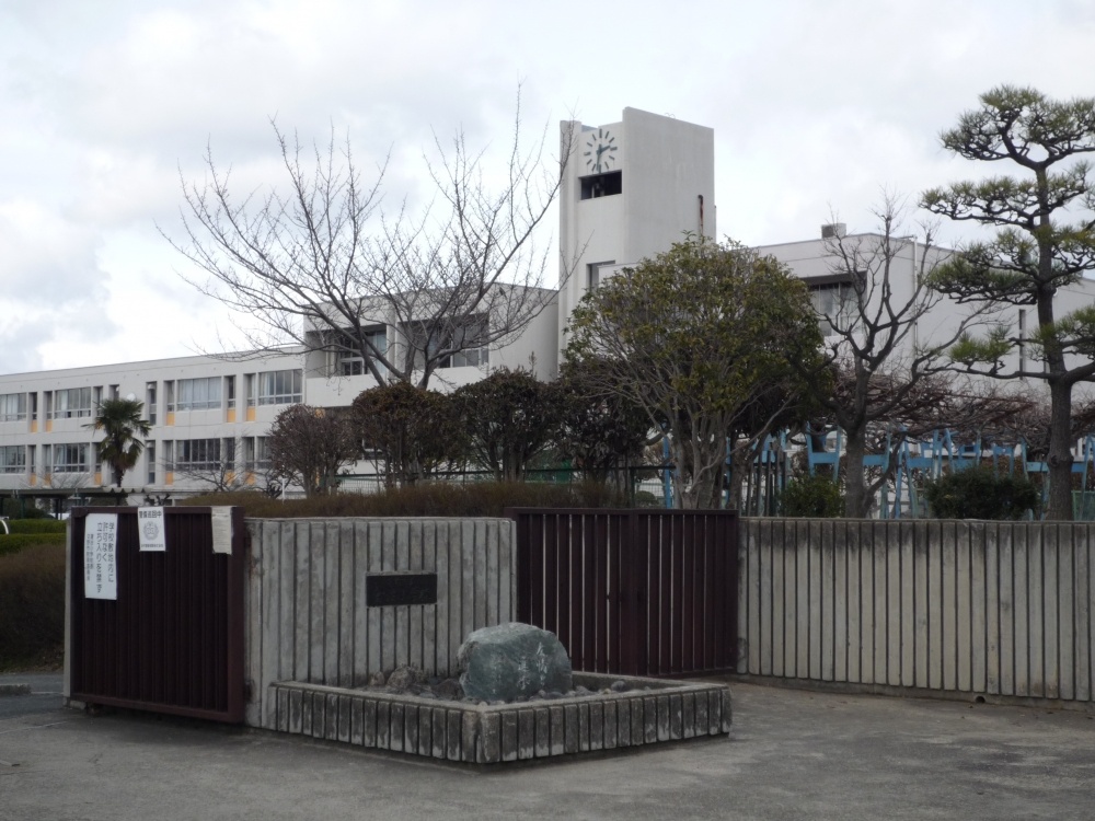 Primary school. 647m to Katano Municipal Kuraji elementary school (elementary school)