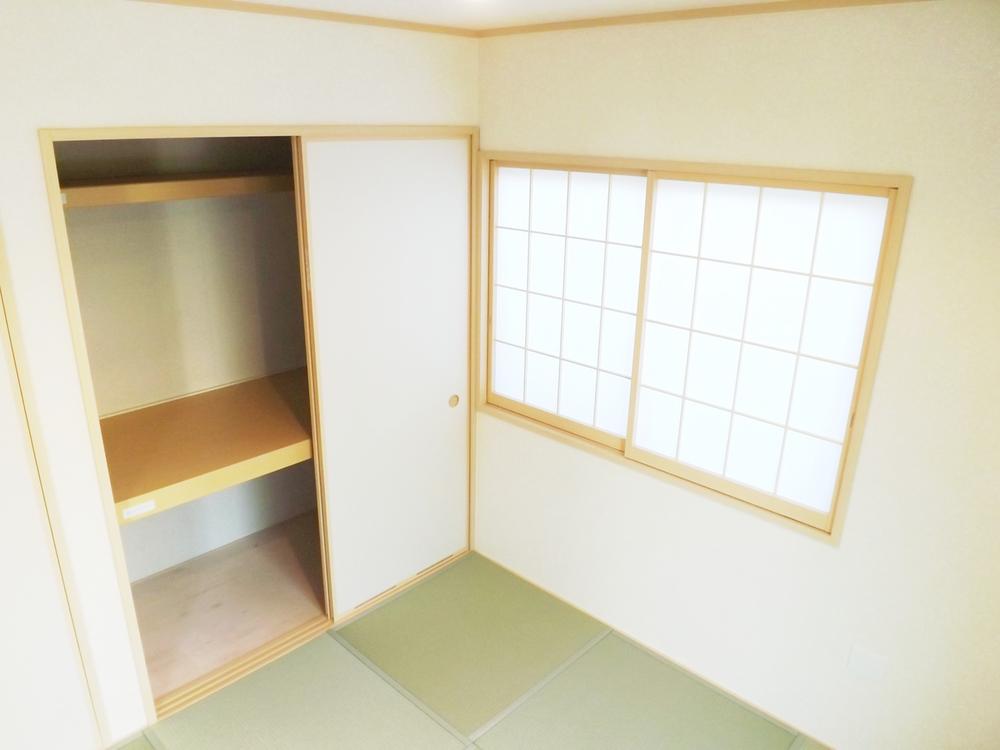 Non-living room. Local photos (Japanese-style)