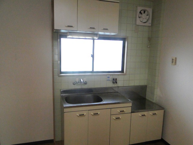 Kitchen. It is ventilation is easy because it is equipped with a window ・  ・  ・ 