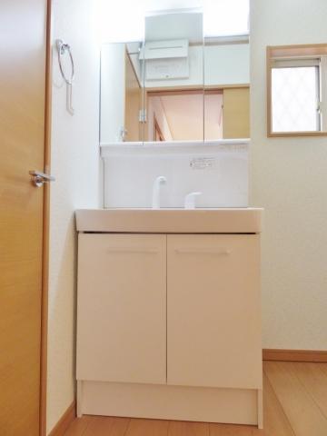 Wash basin, toilet