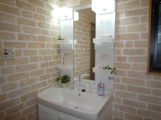 Wash basin, toilet. More fashionable cross of tile tone