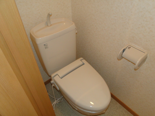 Toilet. Of course, the bath and toilet are separate