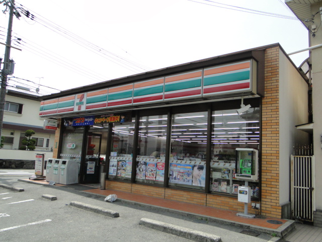 Convenience store. Seven-Eleven Hoshida 1-chome to (convenience store) 708m