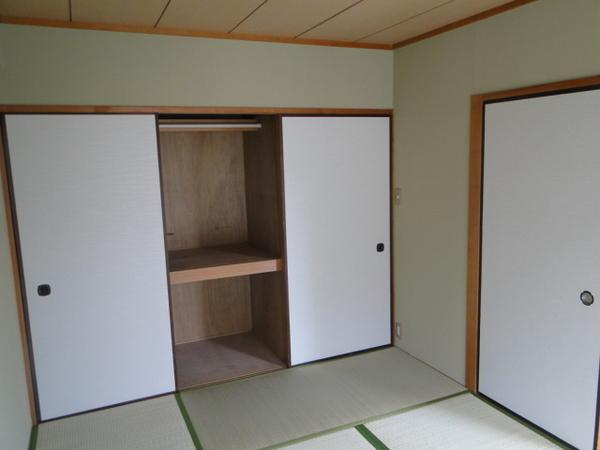 Receipt. It is also available storage space to settle down Japanese-style room