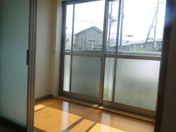 Other room space. Also can you be hanging out the laundry to the solarium