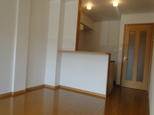 Living and room. Stylish floor plan of counter kitchen