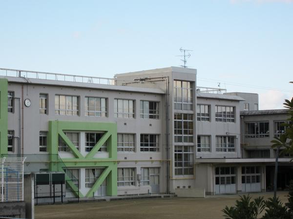 Primary school. Hoshida until elementary school 400m