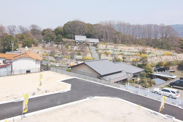 Local appearance photo. You can enjoy a beautiful view from the hill of Hoshida eight-chome. All 8 compartment (32 ~ 40 square meters)